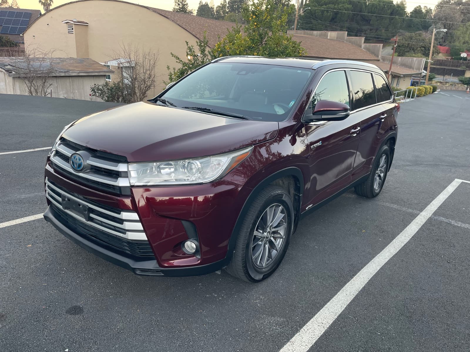 2019 Toyota Highlander, photo 2 of 11, at United Flex Auto Sales in Pleasant Hill, CA