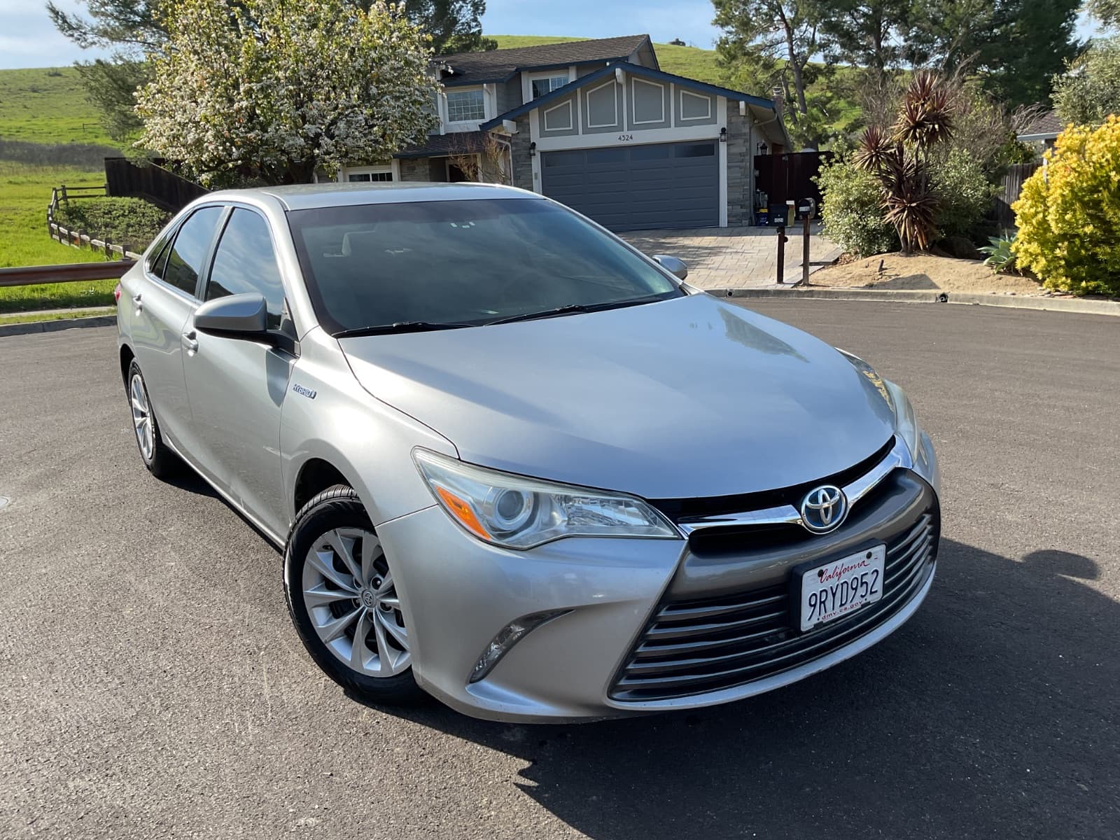 2017 Toyota Camry, photo 2 of 20, at United Flex Auto Sales in Pleasant Hill, CA
