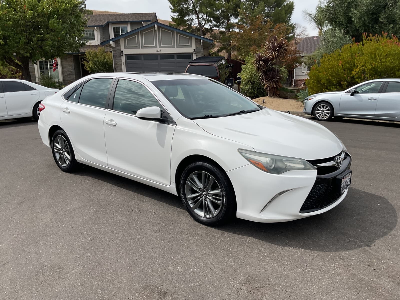2017 Toyota Camry, photo 2