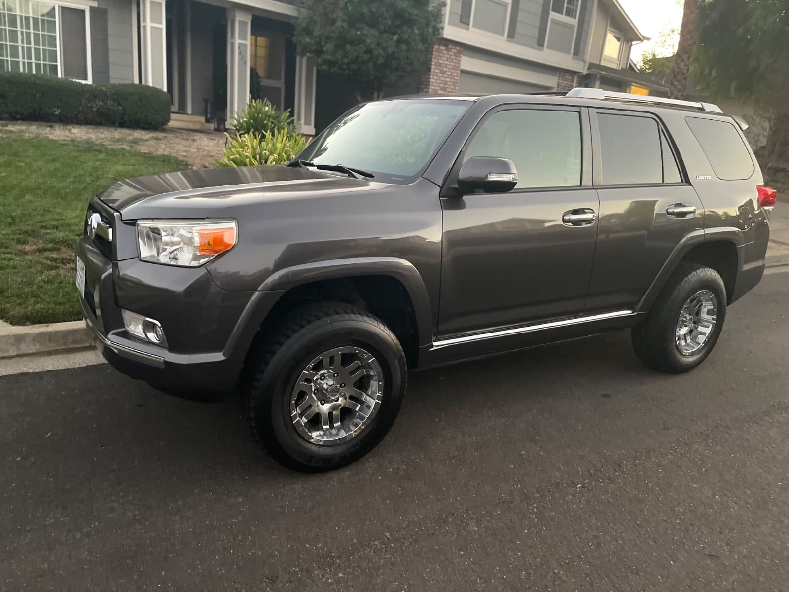 2012 Toyota 4Runner, photo 2 of 14, at United Flex Auto Sales in Pleasant Hill, CA
