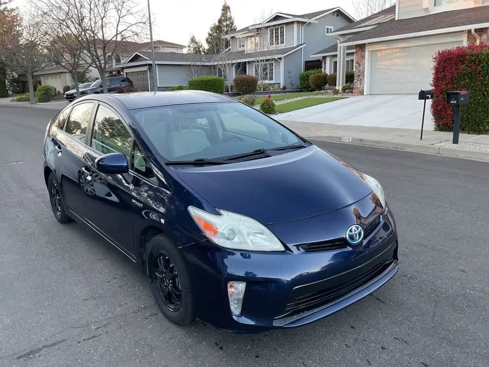 2012 Toyota Prius III, photo 2 of 8, at United Flex Auto Sales in Pleasant Hill, CA