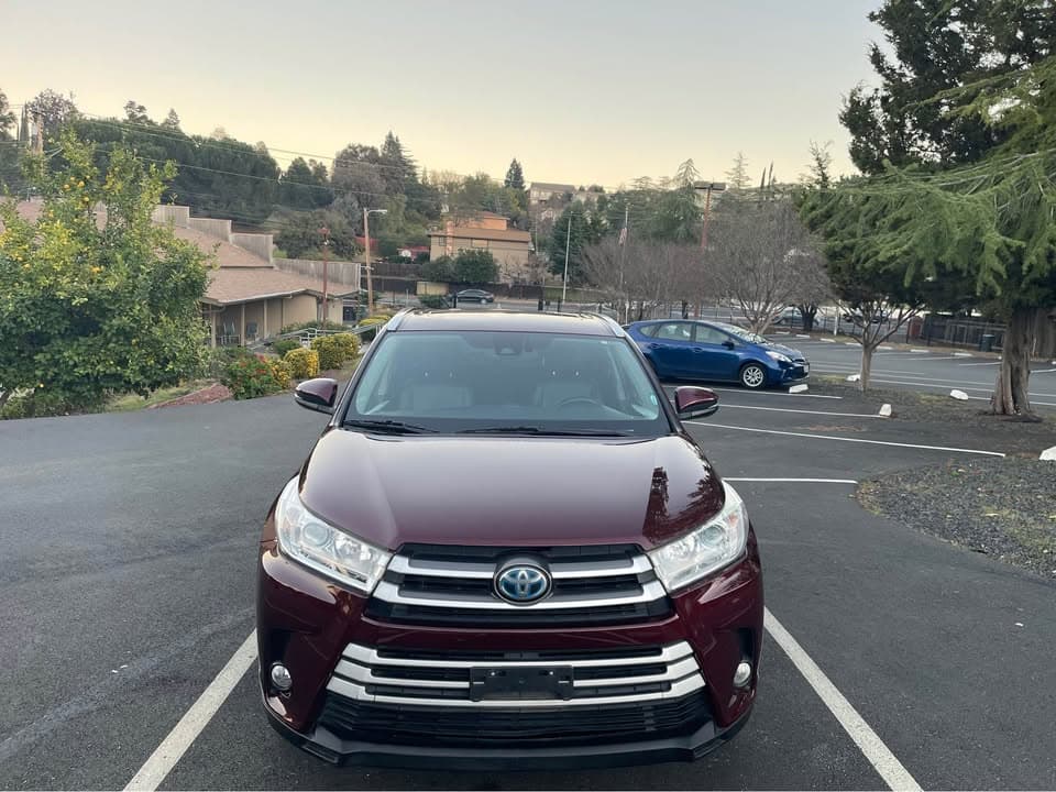 2019 Toyota Highlander Hybrid XLE, photo 2 of 8, at United Flex Auto Sales in Pleasant Hill, CA